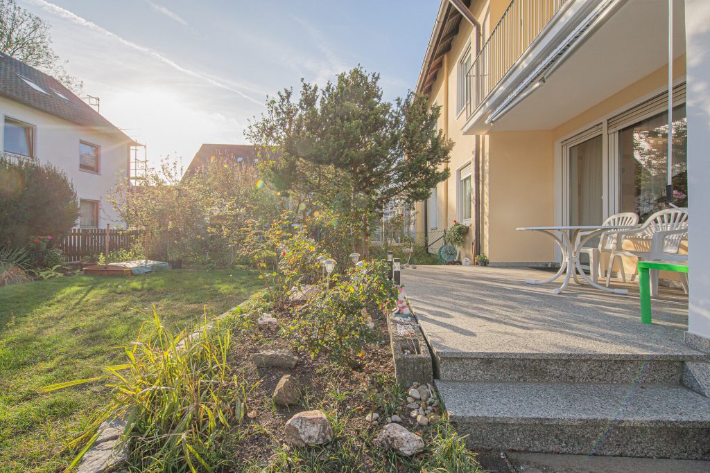 Veltrup Immobilien - Immobilienangebot - Königsbrunn - Wohnen - TOP ANGEBOT!! - CHARMANTE DOPPELHAUSHÄLFTE MIT SCHÖNEM GARTEN IN KÖNIGSBRUNN