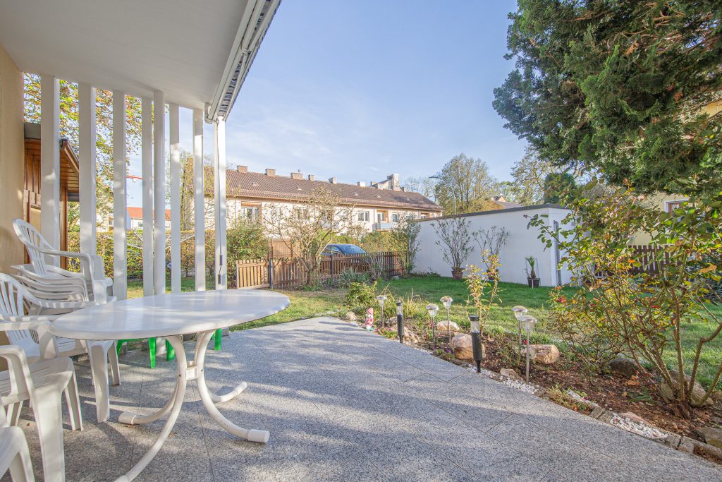 Veltrup Immobilien - Immobilienangebot - Königsbrunn - Wohnen - TOP ANGEBOT!! - CHARMANTE DOPPELHAUSHÄLFTE MIT SCHÖNEM GARTEN IN KÖNIGSBRUNN