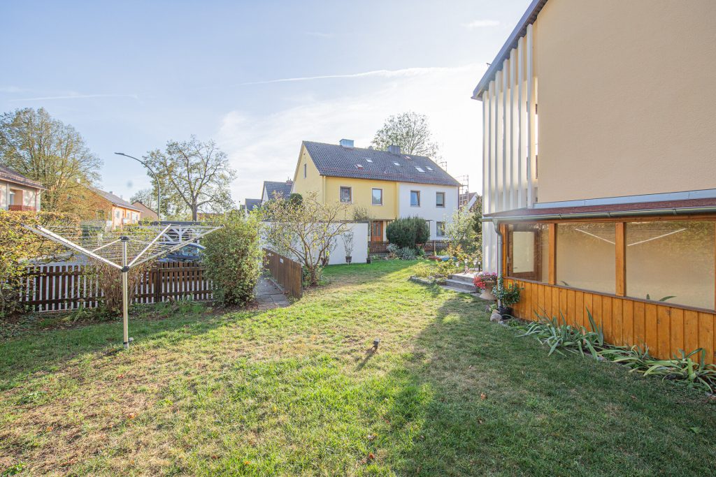 Veltrup Immobilien - Immobilienangebot - Königsbrunn - Wohnen - TOP ANGEBOT!! - CHARMANTE DOPPELHAUSHÄLFTE MIT SCHÖNEM GARTEN IN KÖNIGSBRUNN