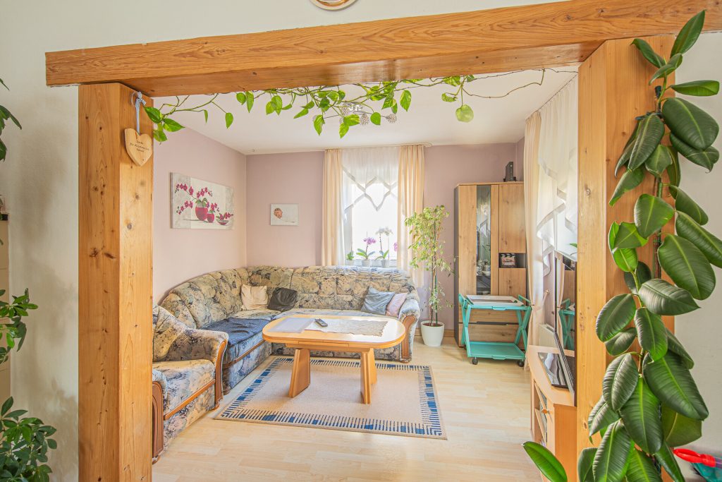 Veltrup Immobilien - Immobilienangebot - Königsbrunn - Wohnen - TOP ANGEBOT!! - CHARMANTE DOPPELHAUSHÄLFTE MIT SCHÖNEM GARTEN IN KÖNIGSBRUNN