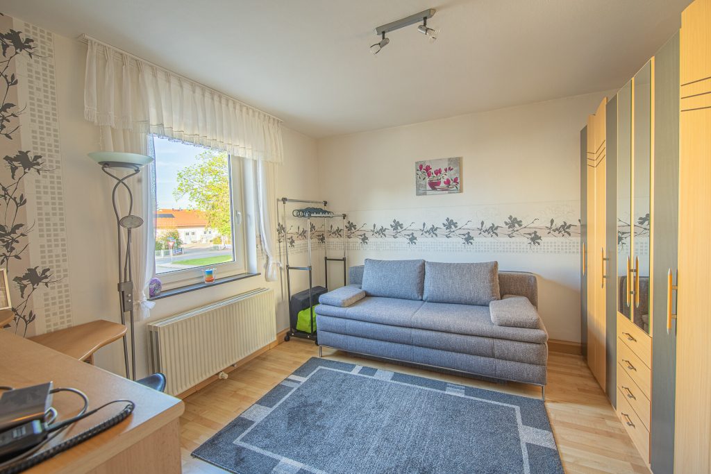 Veltrup Immobilien - Immobilienangebot - Königsbrunn - Wohnen - TOP ANGEBOT!! - CHARMANTE DOPPELHAUSHÄLFTE MIT SCHÖNEM GARTEN IN KÖNIGSBRUNN