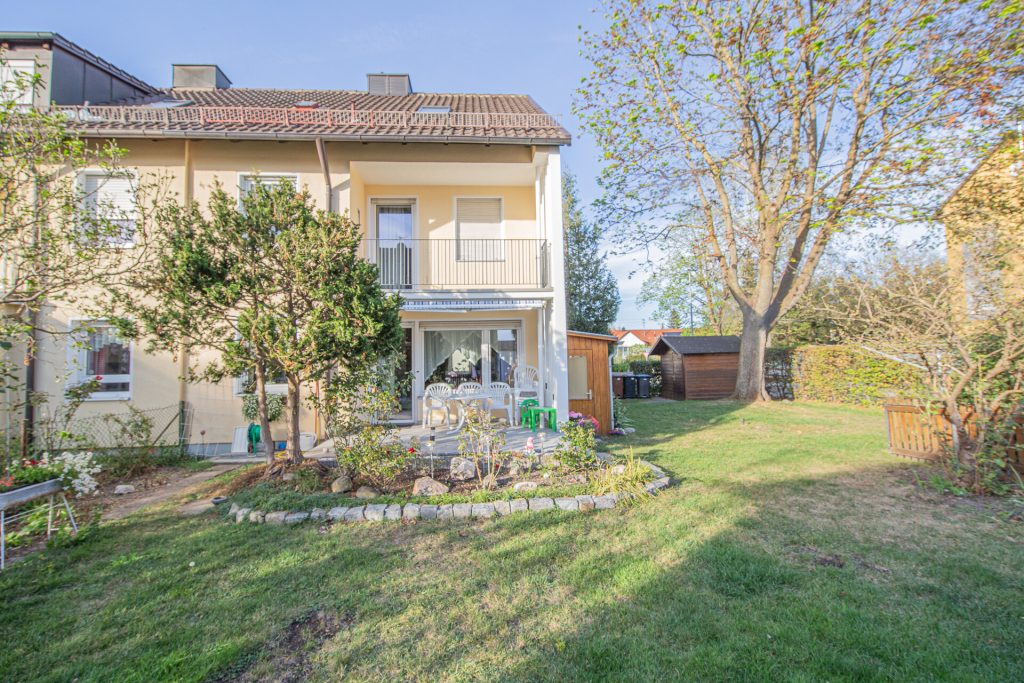 Veltrup Immobilien - Immobilienangebot - Königsbrunn - Wohnen - TOP ANGEBOT!! - CHARMANTE DOPPELHAUSHÄLFTE MIT SCHÖNEM GARTEN IN KÖNIGSBRUNN
