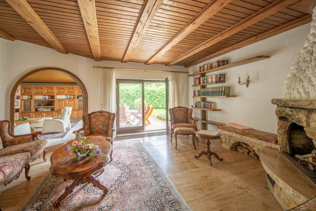 Veltrup Immobilien - Immobilienangebot - Gilching - Wohnen - AUF EINER HÖHE MIT DEM GLÜCK: EBENERDIGES WOHNEN MIT VIEL GESTALTUNGSPOTENZIAL