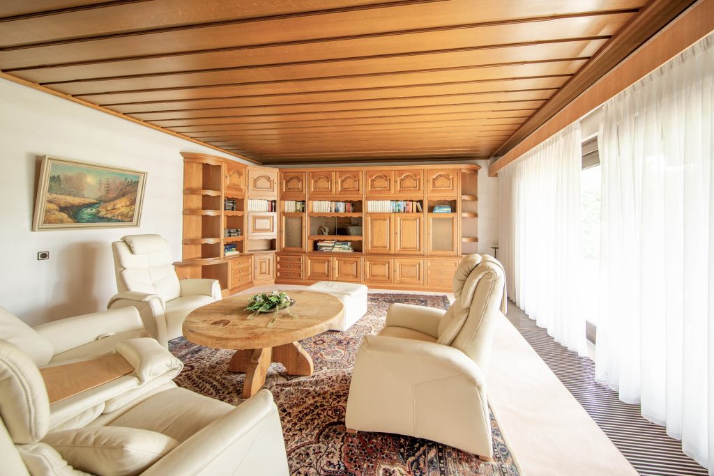 Veltrup Immobilien - Immobilienangebot - Gilching - Wohnen - AUF EINER HÖHE MIT DEM GLÜCK: EBENERDIGES WOHNEN MIT VIEL GESTALTUNGSPOTENZIAL