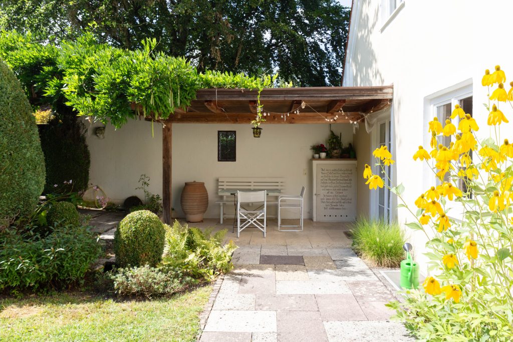 Veltrup Immobilien - Immobilienangebot - Dießen am Ammersee / Riederau - Wohnen - MEISTERHAFTE HARMONIE: BEZAUBERNDES EFH IN RIEDERAU VERSPRICHT PURES WOHNGLÜCK