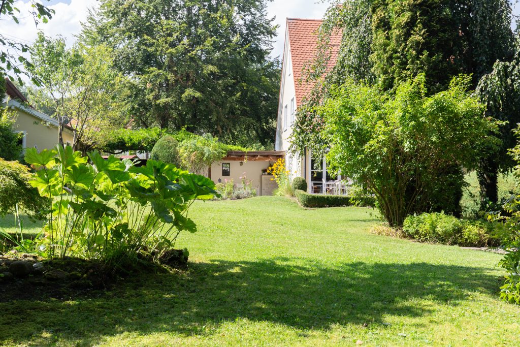 Veltrup Immobilien - Immobilienangebot - Dießen am Ammersee / Riederau - Wohnen - MEISTERHAFTE HARMONIE: BEZAUBERNDES EFH IN RIEDERAU VERSPRICHT PURES WOHNGLÜCK