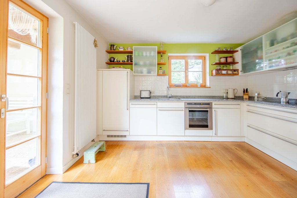 Veltrup Immobilien - Immobilienangebot - Dießen am Ammersee / Riederau - Wohnen - MEISTERHAFTE HARMONIE: BEZAUBERNDES EFH IN RIEDERAU VERSPRICHT PURES WOHNGLÜCK