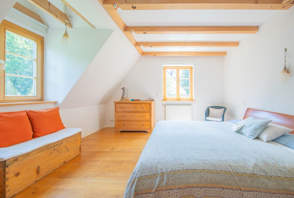 Veltrup Immobilien - Immobilienangebot - Dießen am Ammersee / Riederau - Wohnen - MEISTERHAFTE HARMONIE: BEZAUBERNDES EFH IN RIEDERAU VERSPRICHT PURES WOHNGLÜCK