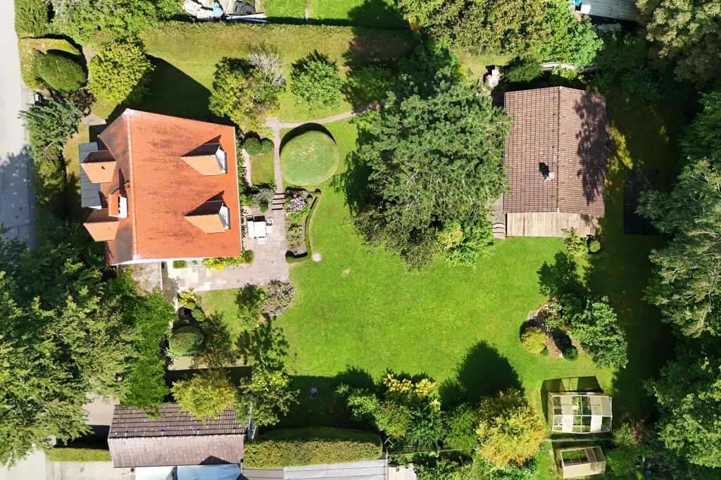 Veltrup Immobilien - Immobilienangebot - Dießen am Ammersee / Riederau - Wohnen - MEISTERHAFTE HARMONIE: BEZAUBERNDES EFH IN RIEDERAU VERSPRICHT PURES WOHNGLÜCK