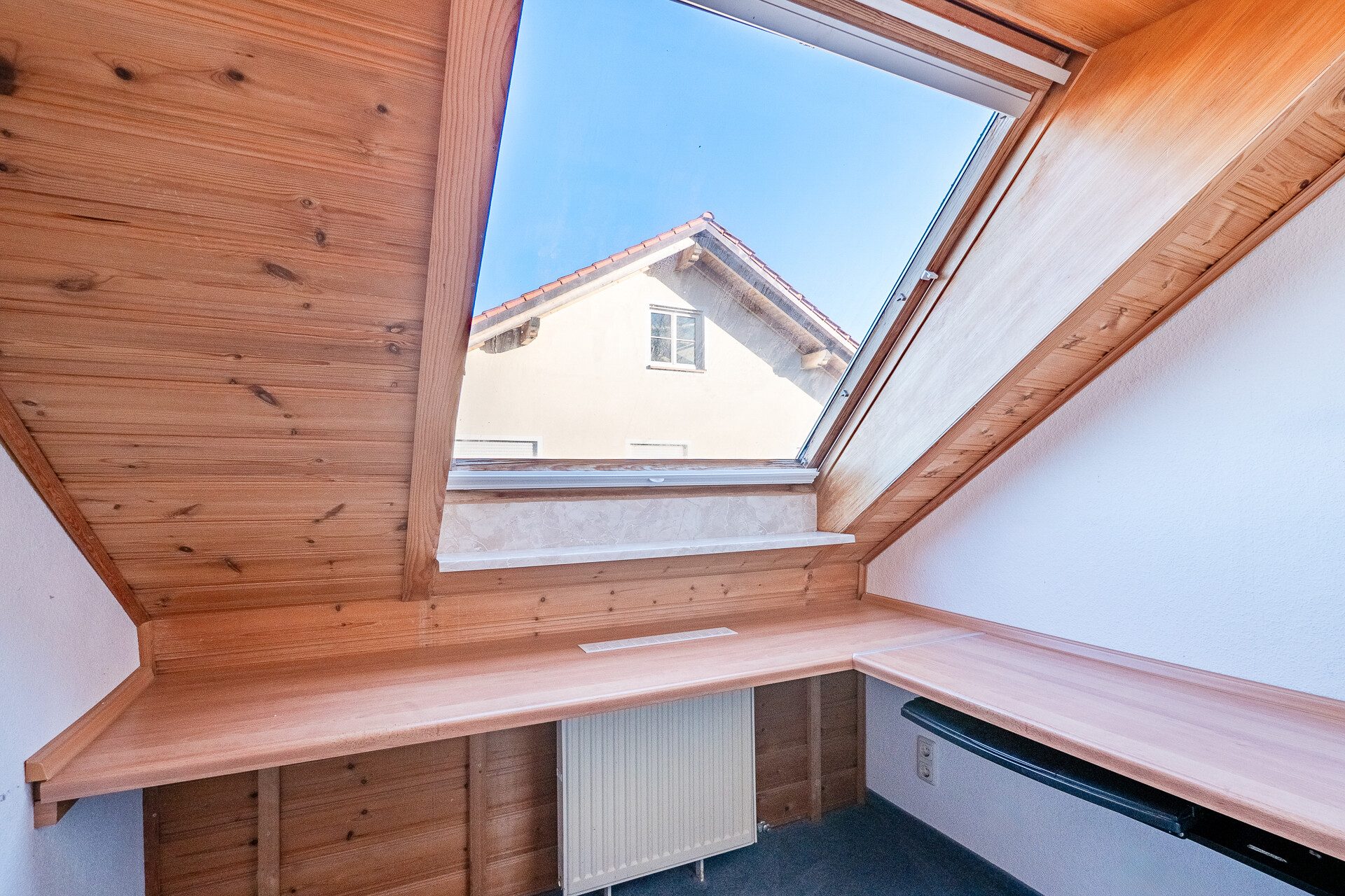 Veltrup Immobilien - Immobilienangebot - Wörthsee - Wohnen - WOHNEN MIT FREIRAUM - KOMPAKTES ZUHAUSE AUF WEITLÄUFIGEM GRUNDSTÜCK