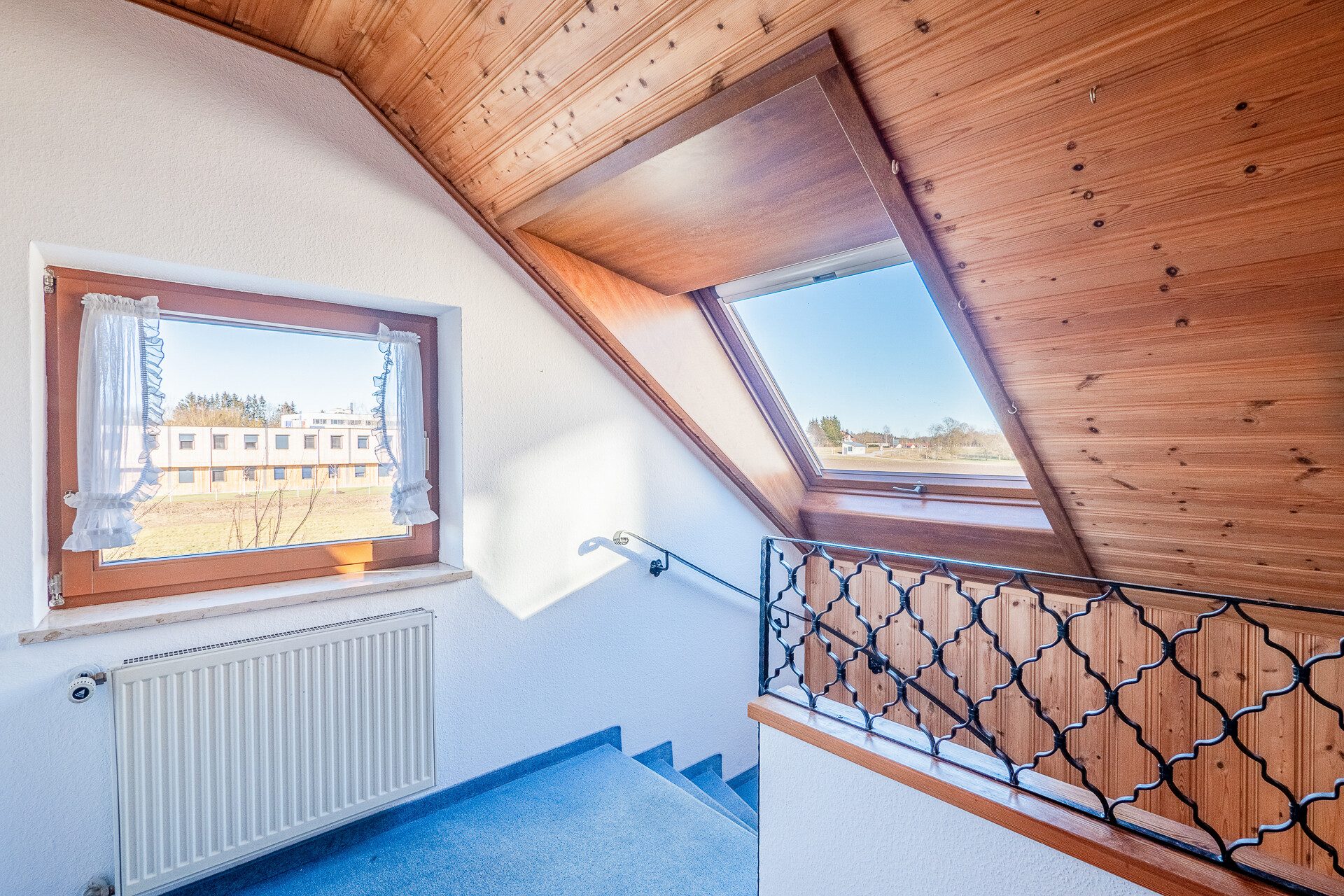 Veltrup Immobilien - Immobilienangebot - Wörthsee - Wohnen - WOHNEN MIT FREIRAUM - KOMPAKTES ZUHAUSE AUF WEITLÄUFIGEM GRUNDSTÜCK