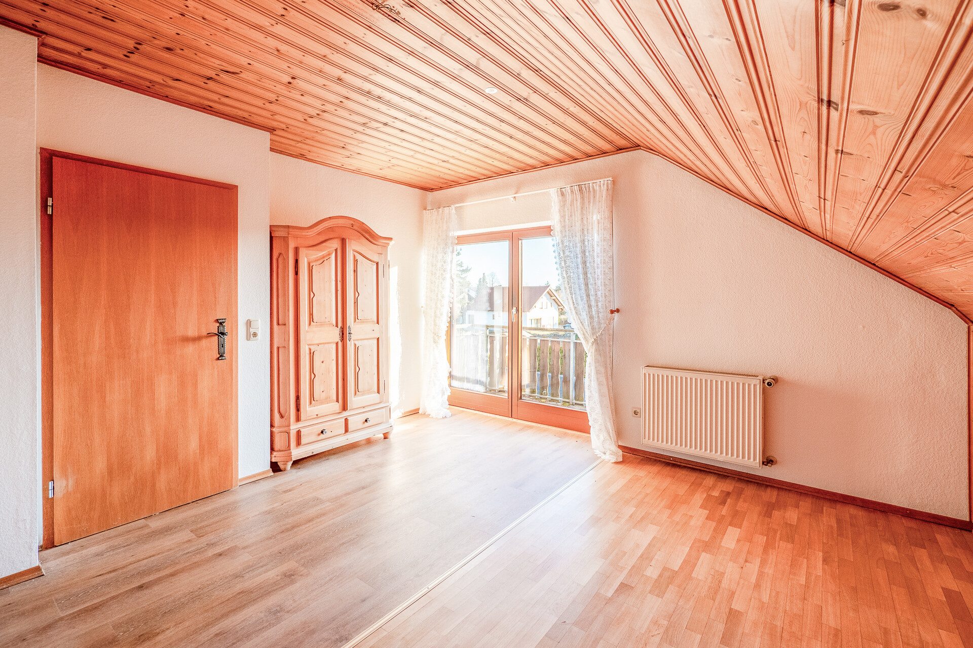 Veltrup Immobilien - Immobilienangebot - Wörthsee - Wohnen - WOHNEN MIT FREIRAUM - KOMPAKTES ZUHAUSE AUF WEITLÄUFIGEM GRUNDSTÜCK