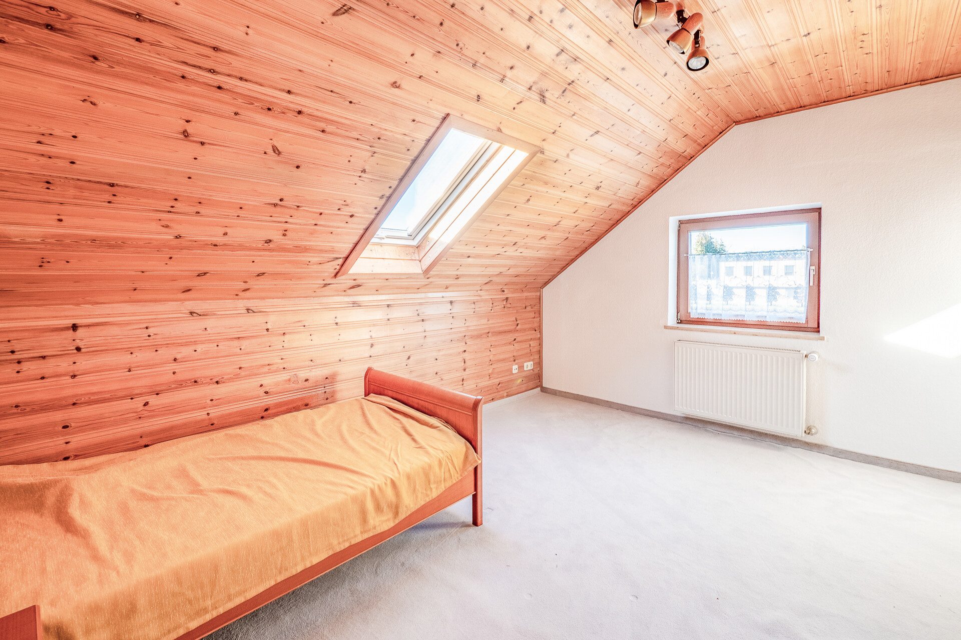 Veltrup Immobilien - Immobilienangebot - Wörthsee - Wohnen - WOHNEN MIT FREIRAUM - KOMPAKTES ZUHAUSE AUF WEITLÄUFIGEM GRUNDSTÜCK