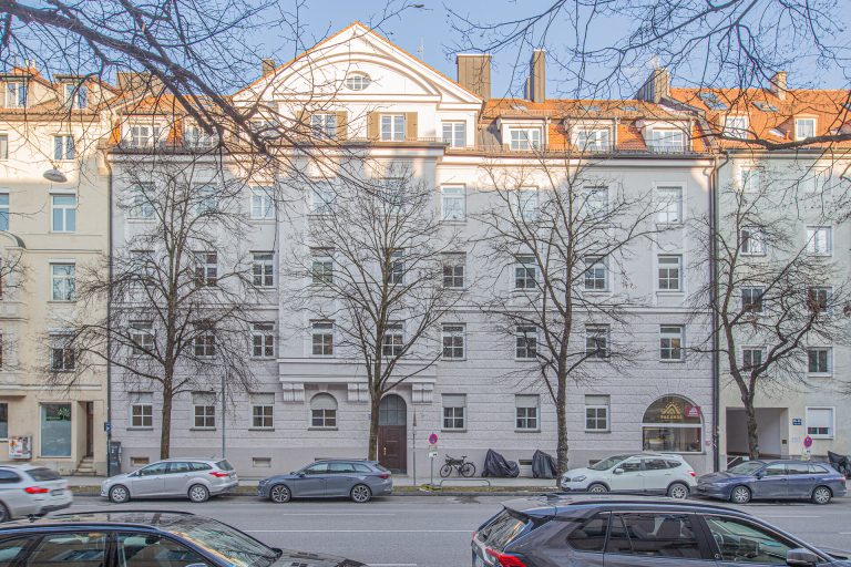 Veltrup Immobilien - Immobilienangebot - München - Wohnen - HELLE 2-ZIMMER-ALTBAUWOHNUNG IN SENDLING – URBAN UND RUHIG ZUGLEICH