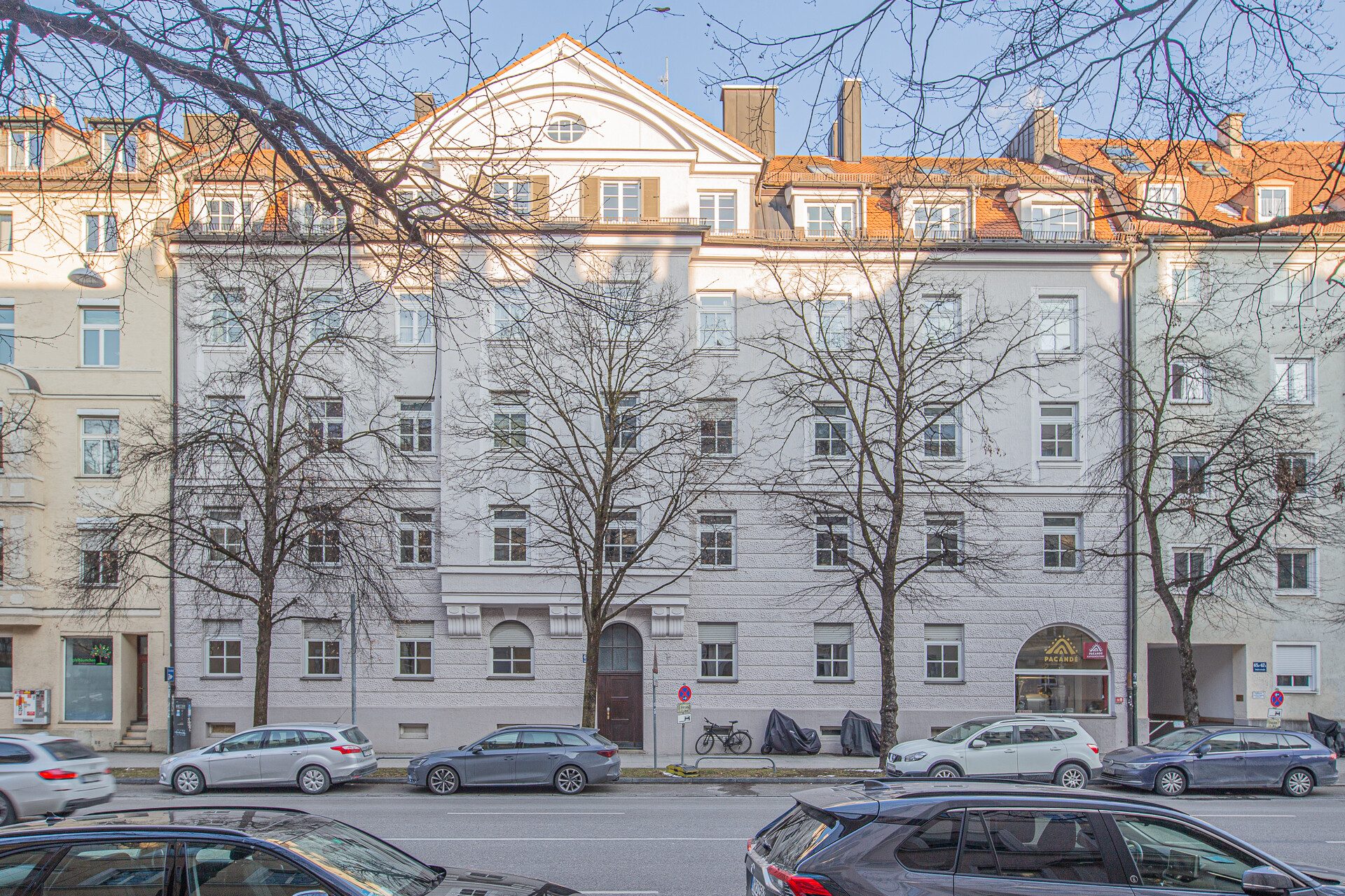 Veltrup Immobilien - Immobilienangebot - München - Wohnen - HELLE 2-ZIMMER-ALTBAUWOHNUNG IN SENDLING – URBAN UND RUHIG ZUGLEICH