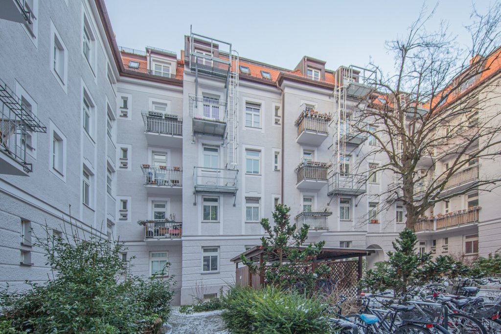 Veltrup Immobilien - Immobilienangebot - München - Wohnen - HELLE 2-ZIMMER-ALTBAUWOHNUNG IN SENDLING – URBAN UND RUHIG ZUGLEICH