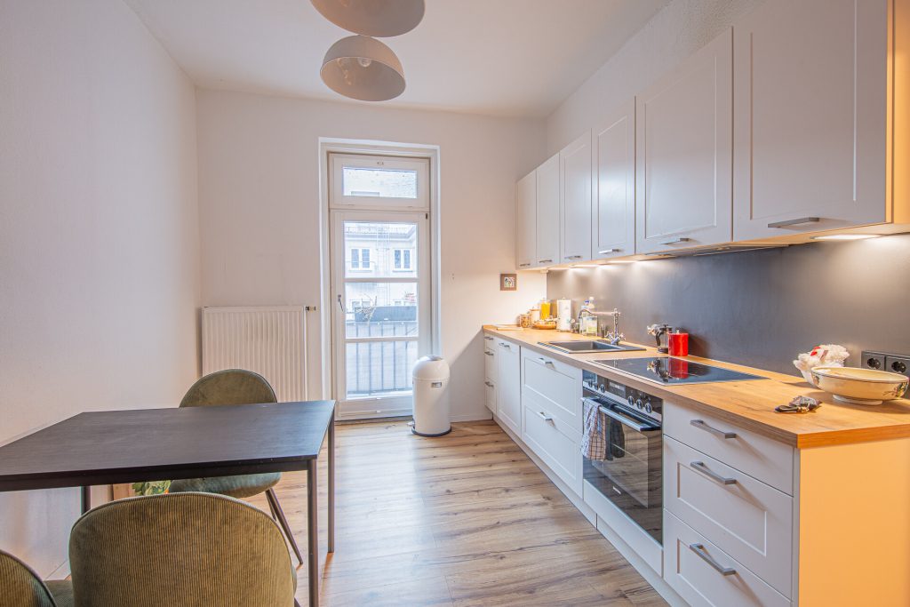 Veltrup Immobilien - Immobilienangebot - München - Wohnen - HELLE 2-ZIMMER-ALTBAUWOHNUNG IN SENDLING – URBAN UND RUHIG ZUGLEICH