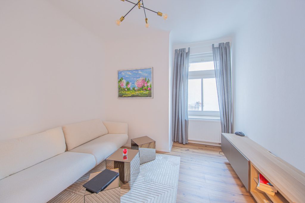 Veltrup Immobilien - Immobilienangebot - München - Wohnen - HELLE 2-ZIMMER-ALTBAUWOHNUNG IN SENDLING – URBAN UND RUHIG ZUGLEICH