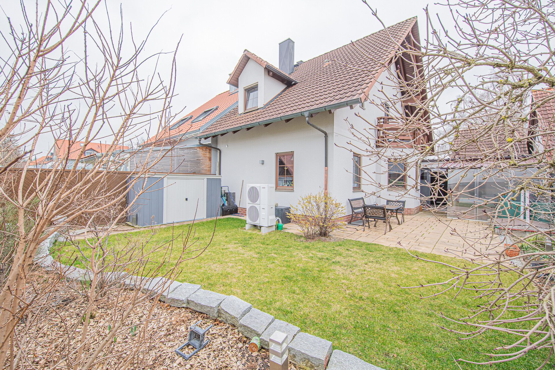 Veltrup Immobilien - Immobilienangebot - Adelshofen - Wohnen - EINLADENDE DOPPELHAUSHÄLFTE IN ADELSHOFEN