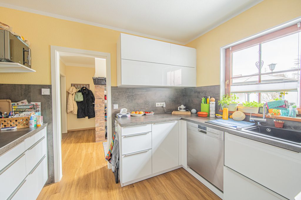 Veltrup Immobilien - Immobilienangebot - Adelshofen - Wohnen - EINLADENDE DOPPELHAUSHÄLFTE IN ADELSHOFEN