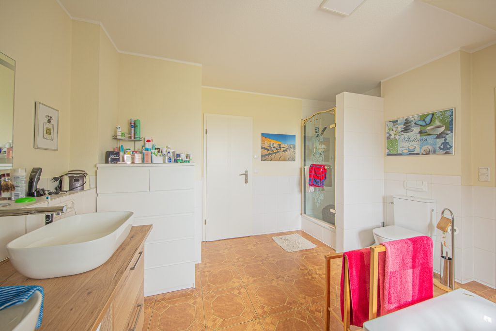 Veltrup Immobilien - Immobilienangebot - Adelshofen - Wohnen - EINLADENDE DOPPELHAUSHÄLFTE IN ADELSHOFEN