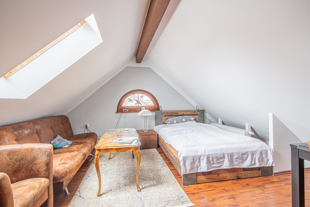 Veltrup Immobilien - Immobilienangebot - Adelshofen - Wohnen - EINLADENDE DOPPELHAUSHÄLFTE IN ADELSHOFEN