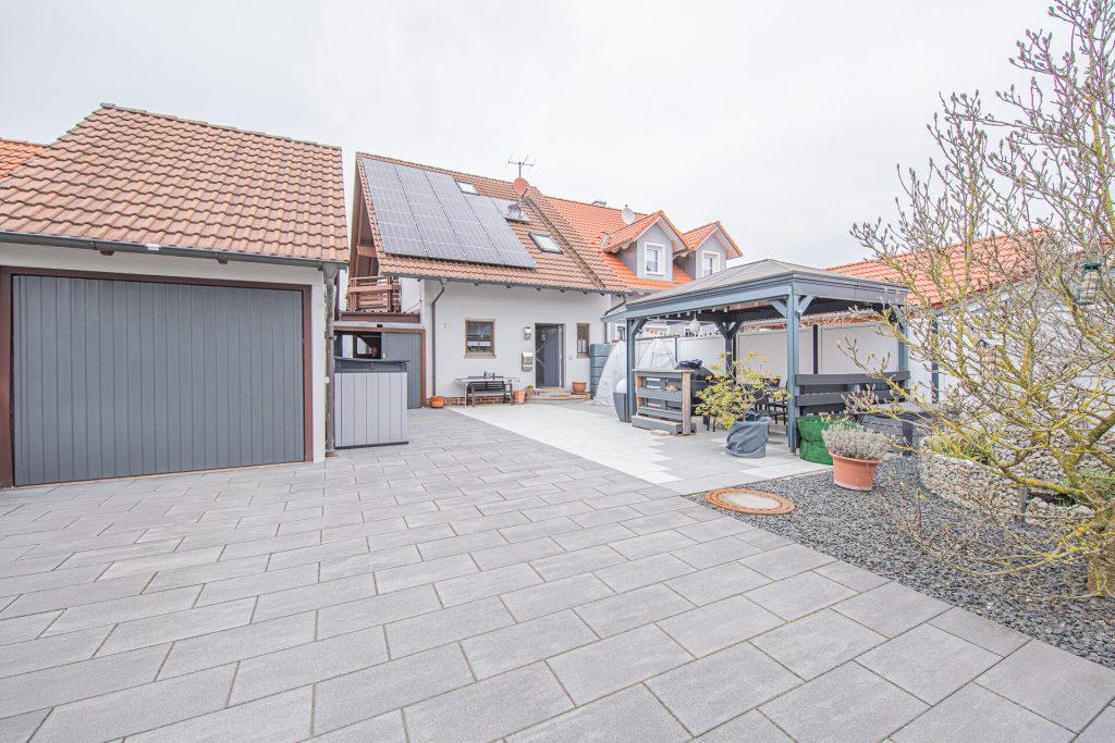 Veltrup Immobilien - Immobilienangebot - Adelshofen - Wohnen - EINLADENDE DOPPELHAUSHÄLFTE IN ADELSHOFEN
