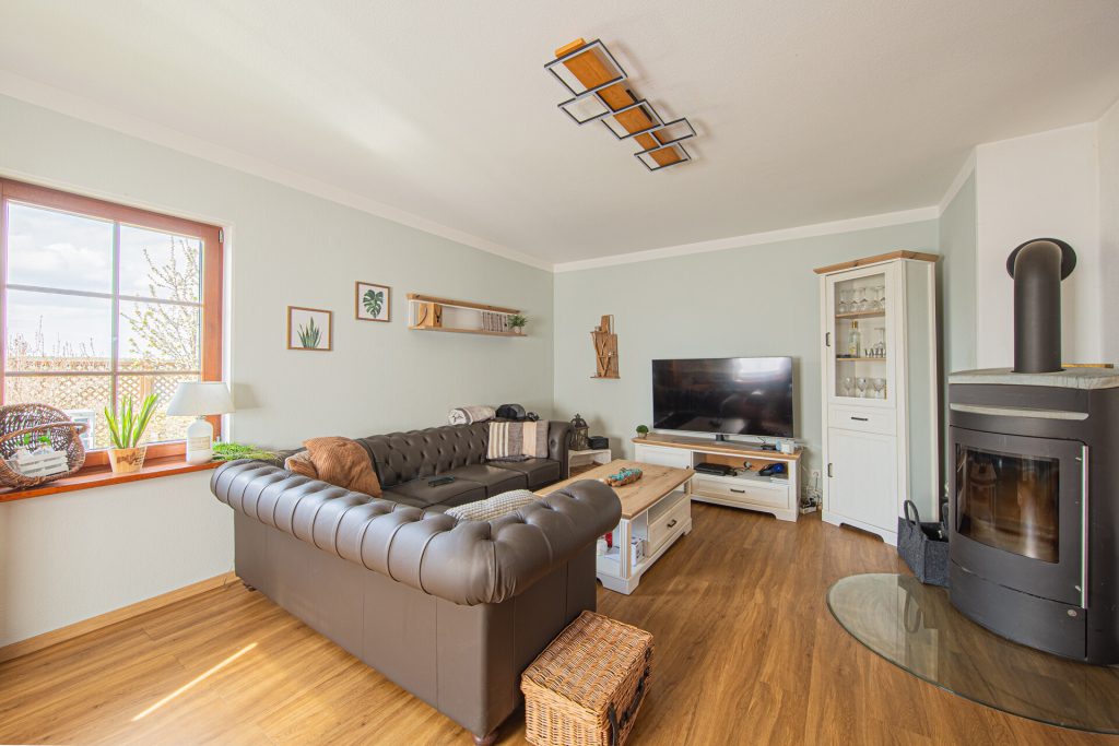 Veltrup Immobilien - Immobilienangebot - Adelshofen - Wohnen - EINLADENDE DOPPELHAUSHÄLFTE IN ADELSHOFEN