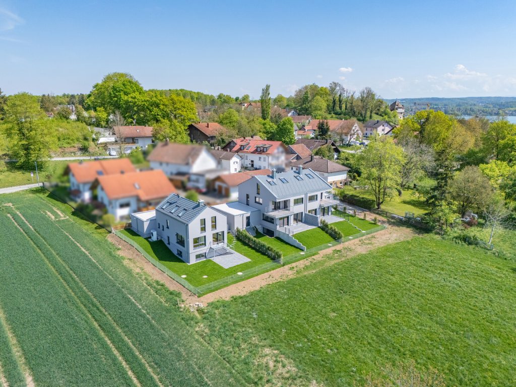 Veltrup Immobilien - Immobilienangebot - Wörthsee - Wohnen - PREMIUMAUSSTATTUNG TRIFFT PANORAMABLICK: GROSSZÜGIGE DOPPELHAUSHÄLFTE IN WÖRTHSEE