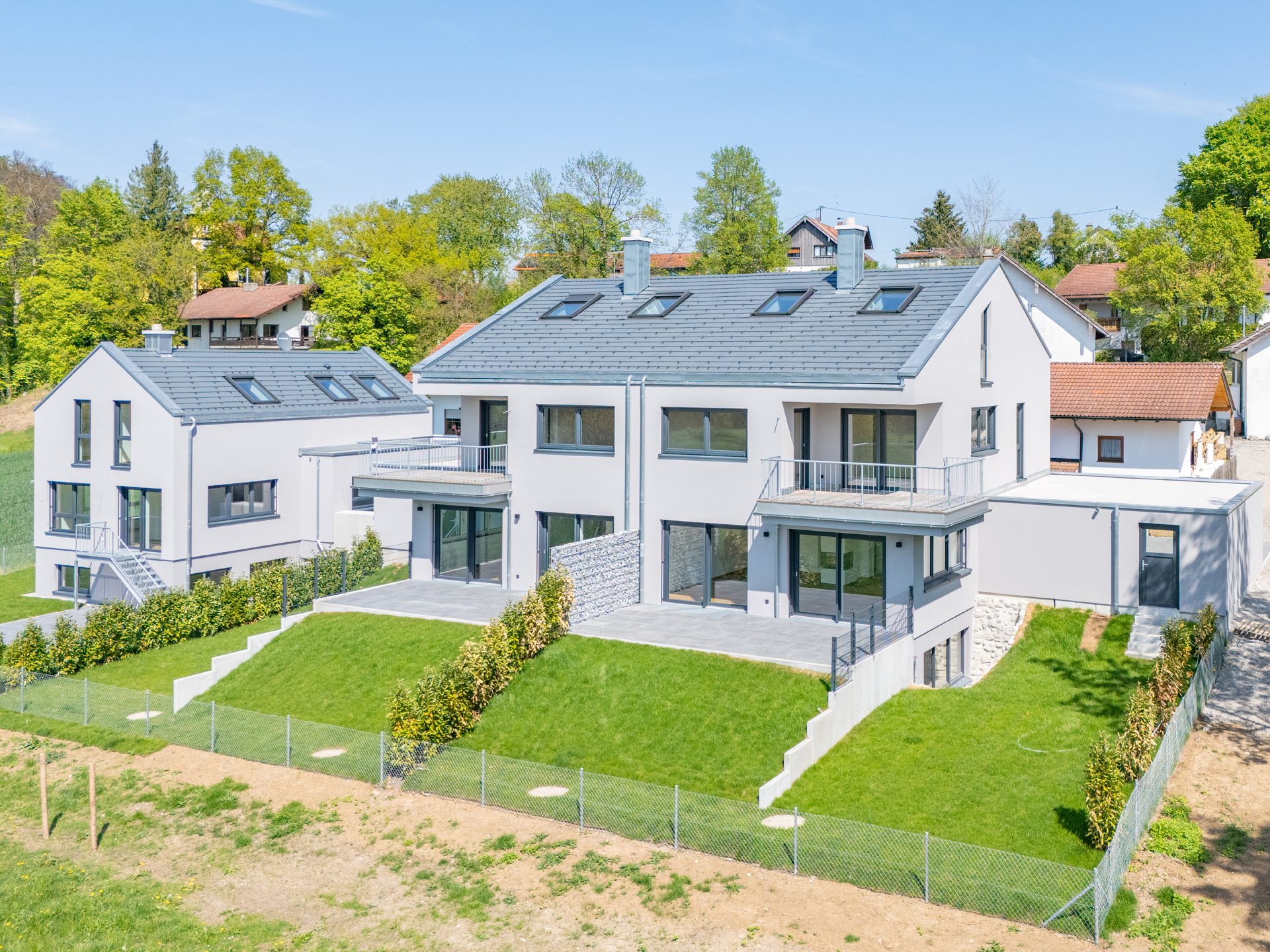 Veltrup Immobilien - Immobilienangebot - Wörthsee - Wohnen - ENERGIESPARENDE, HOCHWERTIGE DOPPELHAUSHÄLFTE IN WÖRTHSEE