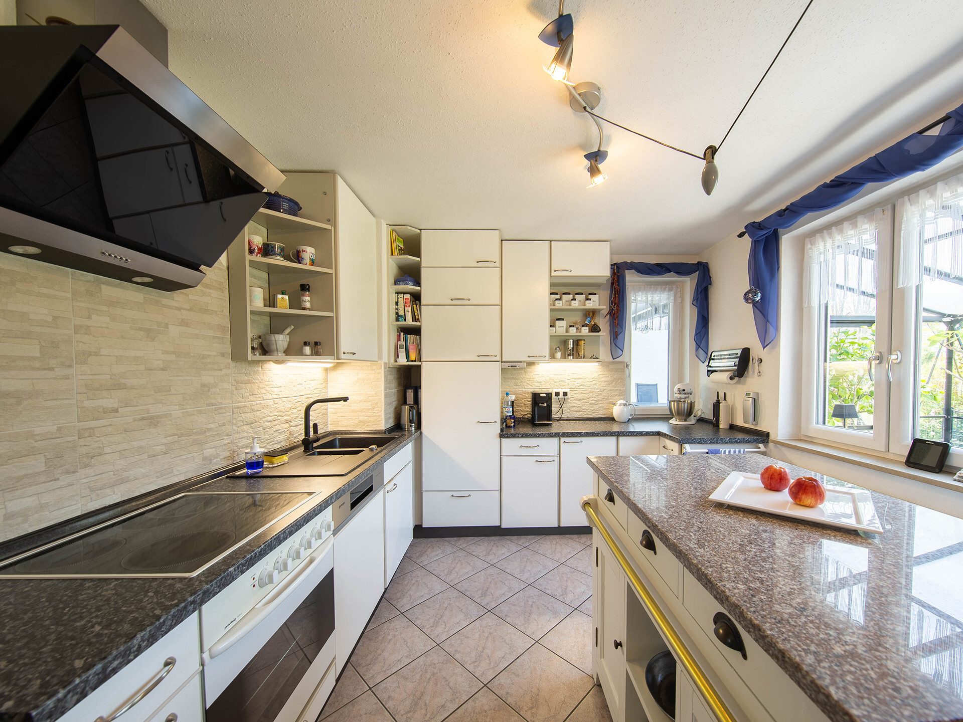 Veltrup Immobilien - Immobilienangebot - Türkenfeld - Wohnen - HOHER WOHNGENUSS FÜR ZWEI: EINE DOPPELHAUSHÄLFTE IN RUHIGER LAGE MIT BESTER ANBINDUNG IN TÜRKENFELD