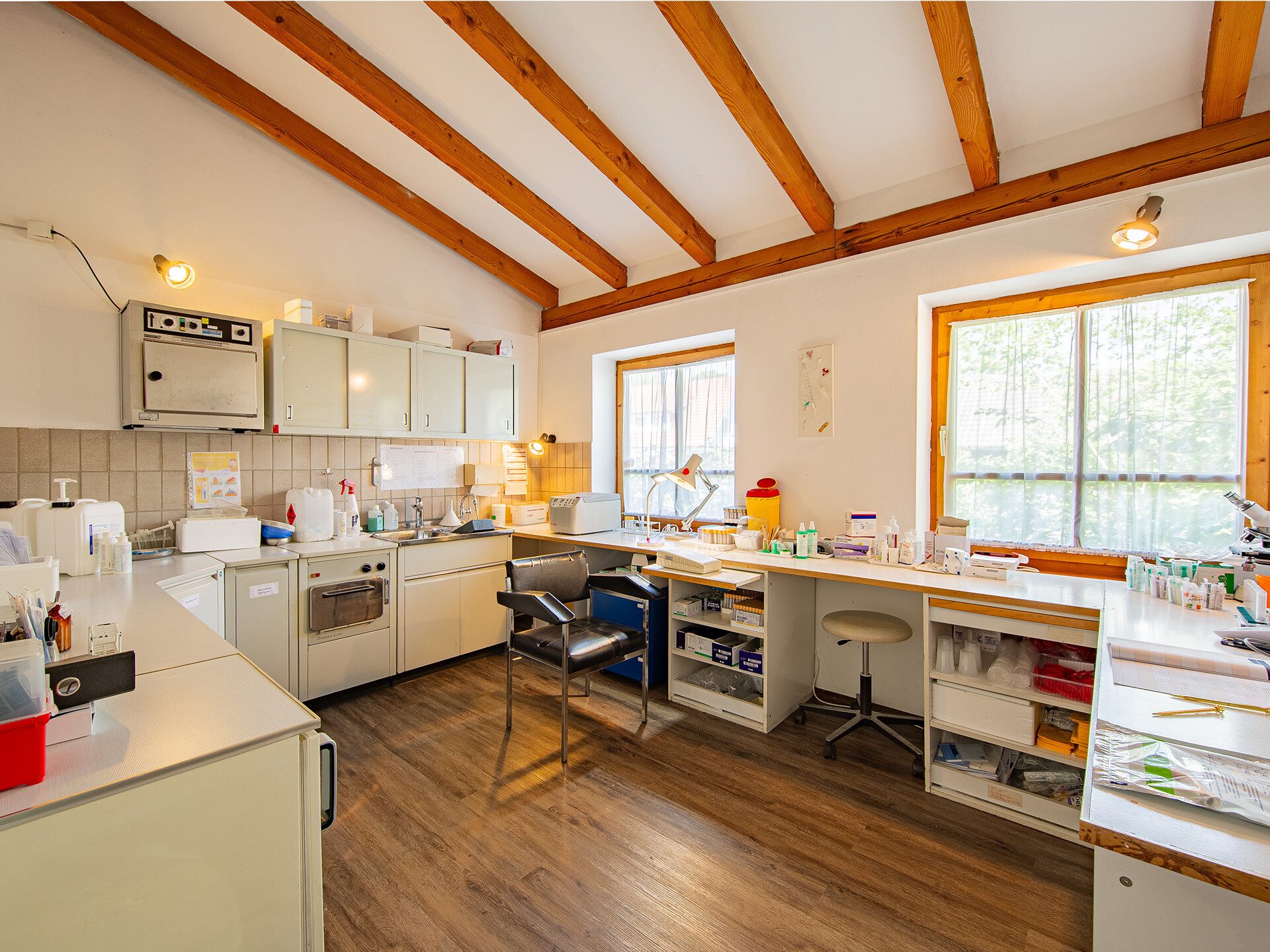 Veltrup Immobilien - Immobilienangebot - Schondorf am Ammersee - Sonstiges und Gewerbe - VIELSEITIG NUTZBARE PRAXIS ODER GEWERBEFLÄCHE IN ZENTRALER LAGE IN  SCHONDORF