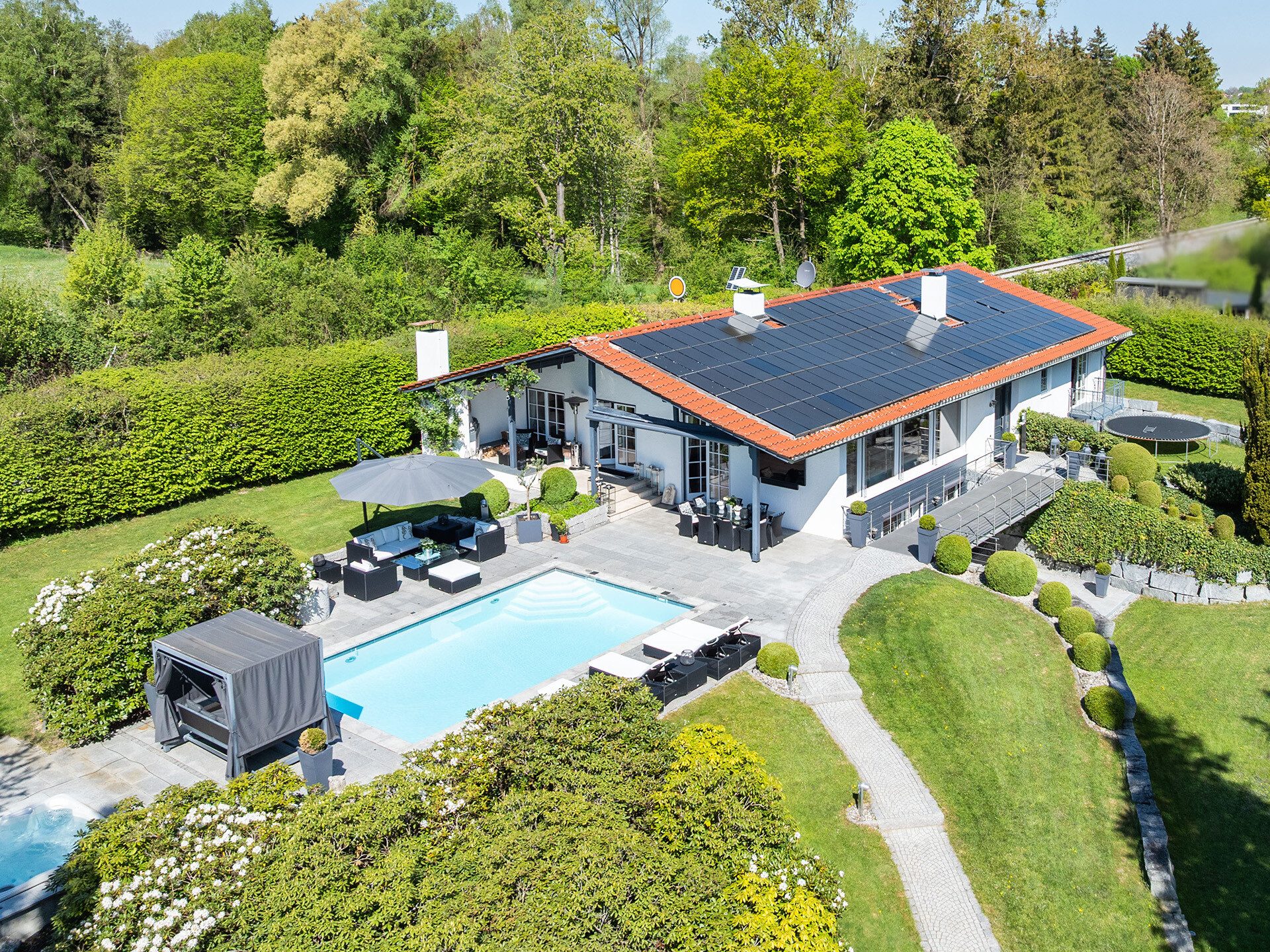 Veltrup Immobilien - Immobilienangebot - Schondorf am Ammersee - Wohnen - EXKLUSIVES FAMILIENANWESEN AM AMMERSEE: WOHNEN WIE IM LUXUSHOTEL