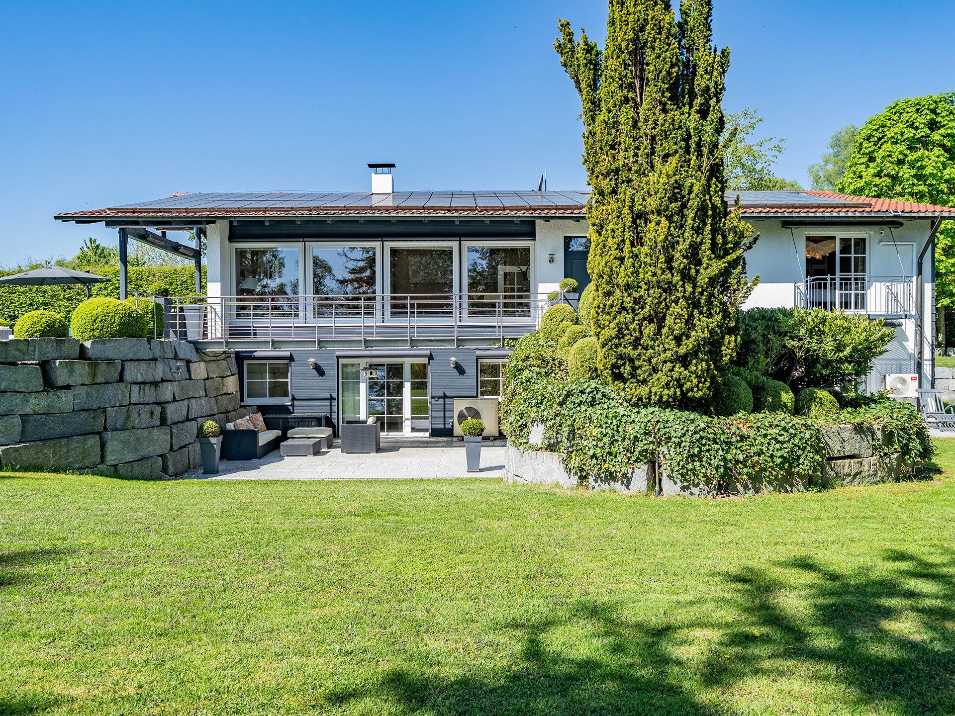 Veltrup Immobilien - Immobilienangebot - Schondorf am Ammersee - Wohnen - EXKLUSIVES FAMILIENANWESEN AM AMMERSEE: WOHNEN WIE IM LUXUSHOTEL