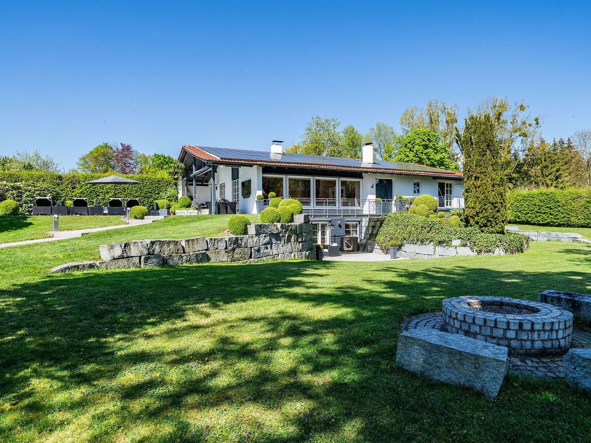 Veltrup Immobilien - Immobilienangebot - Schondorf am Ammersee - Wohnen - EXKLUSIVES FAMILIENANWESEN AM AMMERSEE: WOHNEN WIE IM LUXUSHOTEL