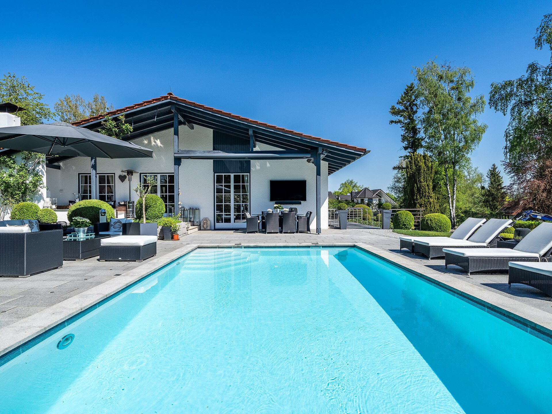 Veltrup Immobilien - Immobilienangebot - Schondorf am Ammersee - Wohnen - EXKLUSIVES FAMILIENANWESEN AM AMMERSEE: WOHNEN WIE IM LUXUSHOTEL