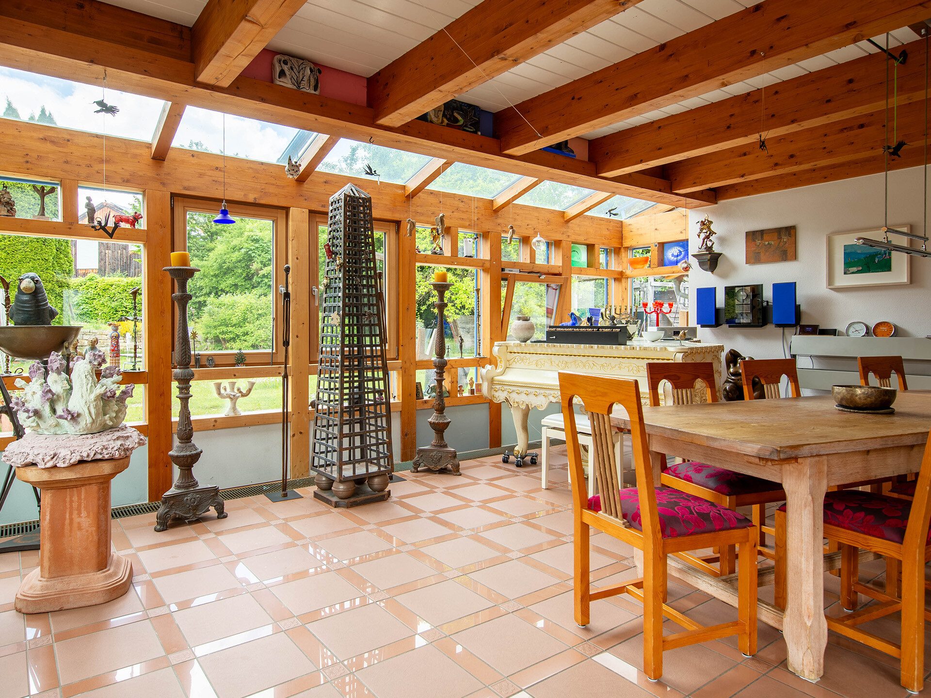 Veltrup Immobilien - Immobilienangebot - Dießen - Wohnen - WOHNHAUS MIT ERKERTÜRMCHEN IN DIESSEN: 
EIN GRUNDSTÜCK MIT SEELE UND VIELEN MÖGLICHKEITEN