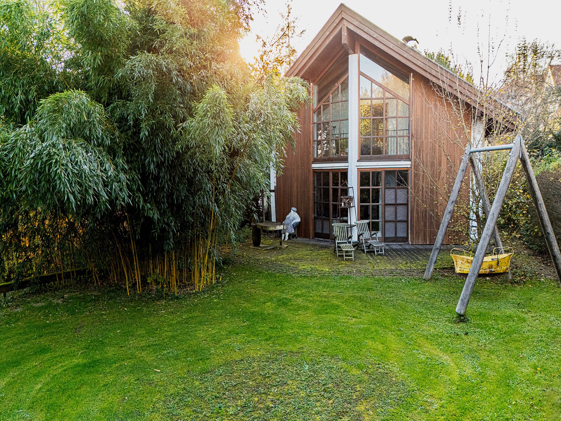 Veltrup Immobilien - Immobilienangebot - Dießen - Wohnen - WOHNHAUS MIT ERKERTÜRMCHEN IN DIESSEN: 
EIN GRUNDSTÜCK MIT SEELE UND VIELEN MÖGLICHKEITEN