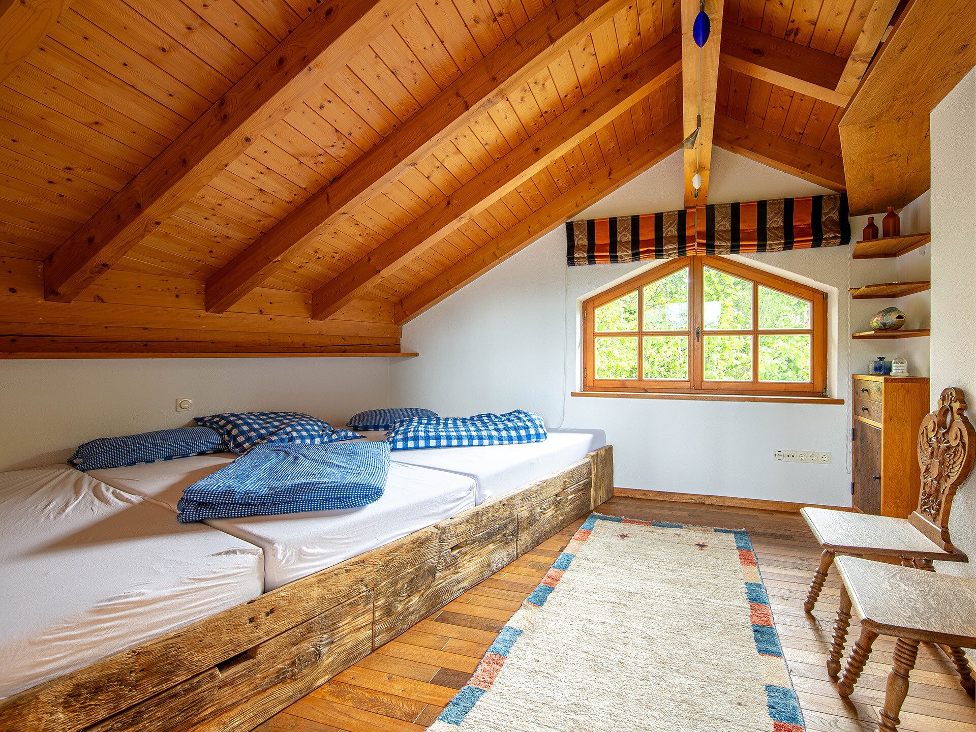 Veltrup Immobilien - Immobilienangebot - Dießen - Wohnen - WOHNHAUS MIT ERKERTÜRMCHEN IN DIESSEN: 
EIN GRUNDSTÜCK MIT SEELE UND VIELEN MÖGLICHKEITEN