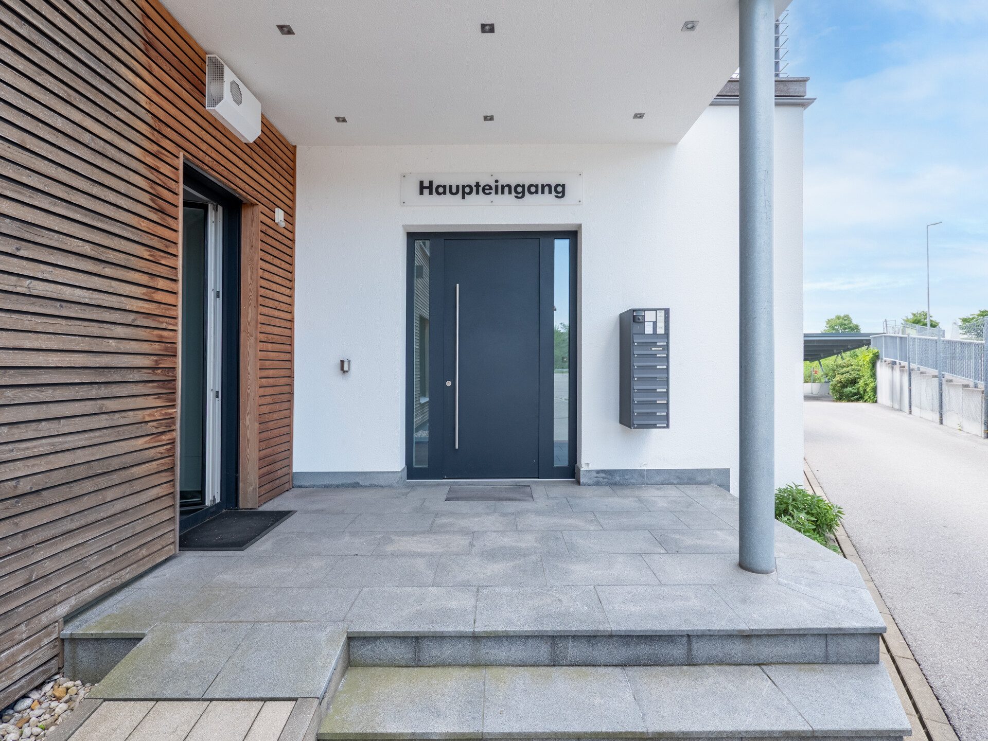 Veltrup Immobilien - Immobilienangebot - Wörthsee - Sonstiges und Gewerbe - MODERNES AMBIENTE IN TOP-LAGE:
GEWERBEEINHEIT FÜR PRAXIS ODER BÜRO AM WÖRTHSEE