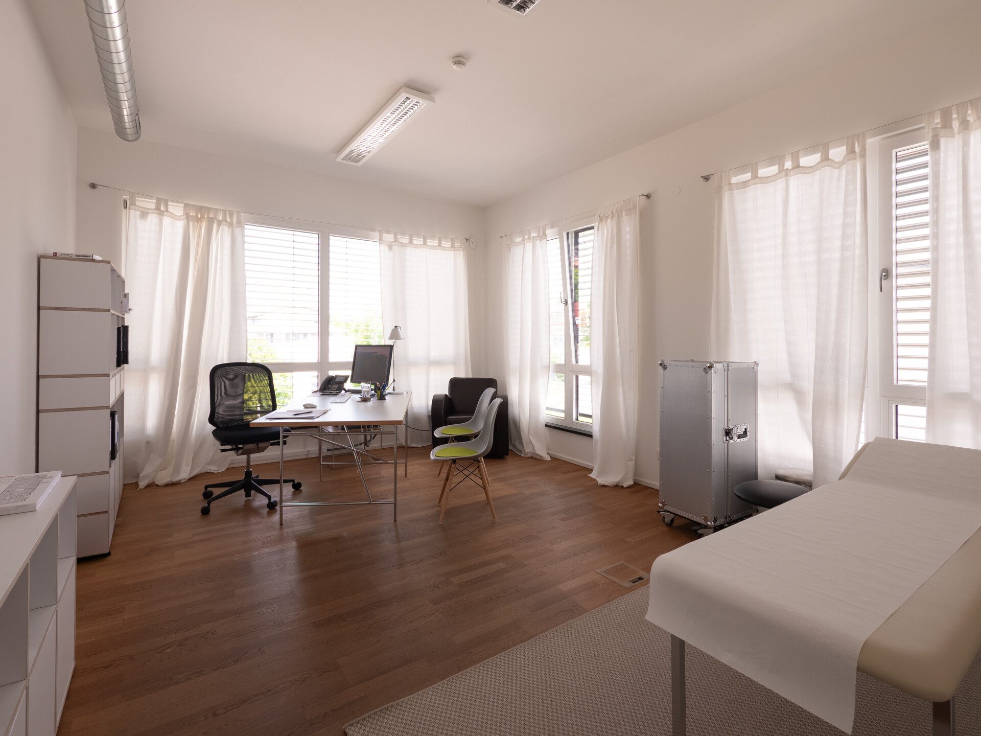 Veltrup Immobilien - Immobilienangebot - Wörthsee - Sonstiges und Gewerbe - MODERNES AMBIENTE IN TOP-LAGE:
GEWERBEEINHEIT FÜR PRAXIS ODER BÜRO AM WÖRTHSEE