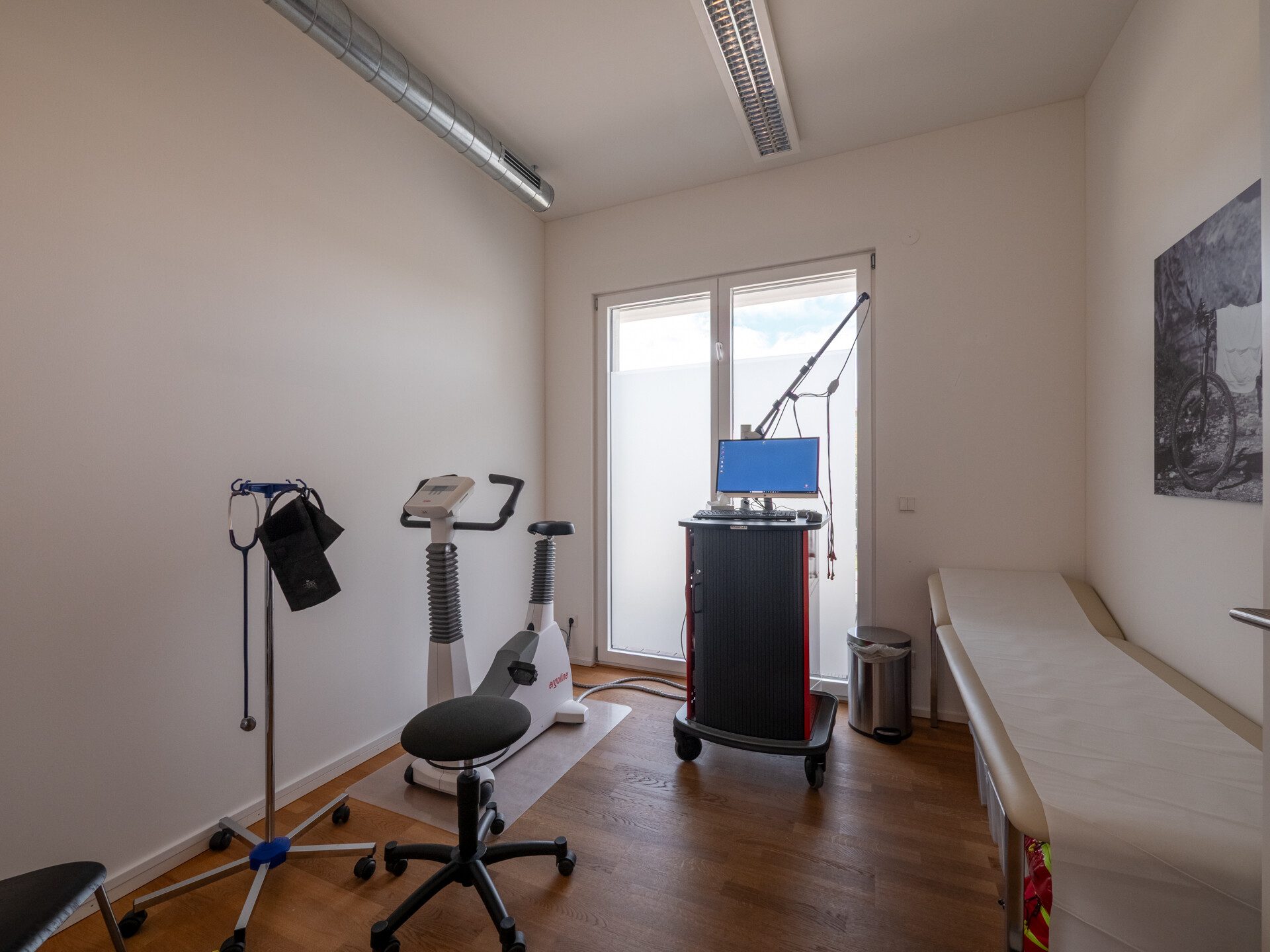 Veltrup Immobilien - Immobilienangebot - Wörthsee - Sonstiges und Gewerbe - MODERNES AMBIENTE IN TOP-LAGE:
GEWERBEEINHEIT FÜR PRAXIS ODER BÜRO AM WÖRTHSEE