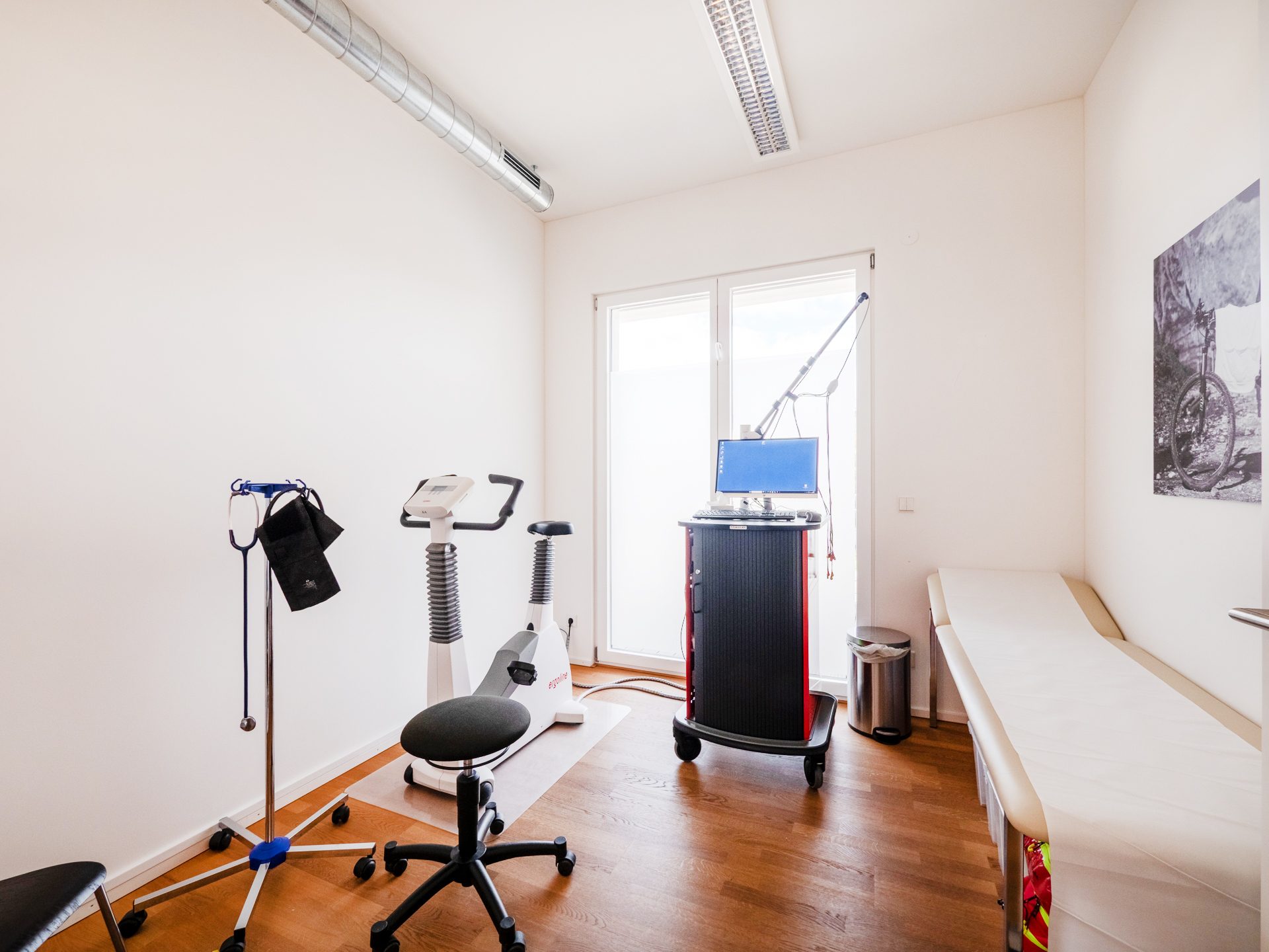 Veltrup Immobilien - Immobilienangebot - Wörthsee - Sonstiges und Gewerbe - MODERNES AMBIENTE IN TOP-LAGE:
GEWERBEEINHEIT FÜR PRAXIS ODER BÜRO AM WÖRTHSEE
