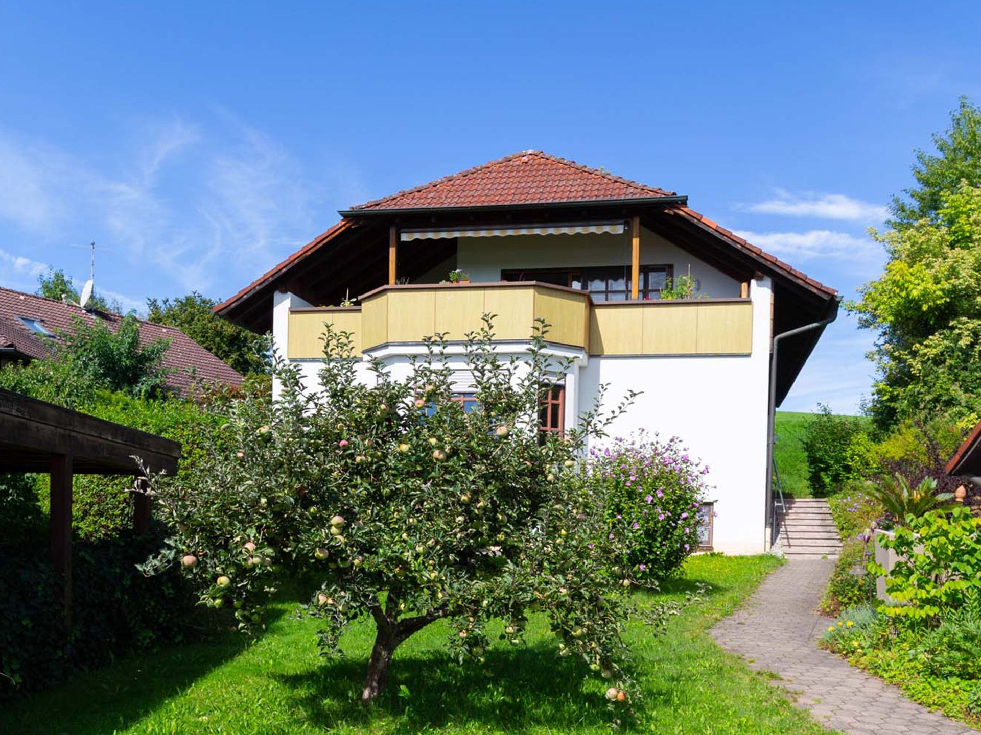 Haus Veltrup Immobilien - Immobilienangebot - Eching am Ammersee - Wohnen - REIZENDE EIGENTUMSWOHNUNG MIT GÄSTE-APPARTEMENT IN ECHING AM AMMERSEE