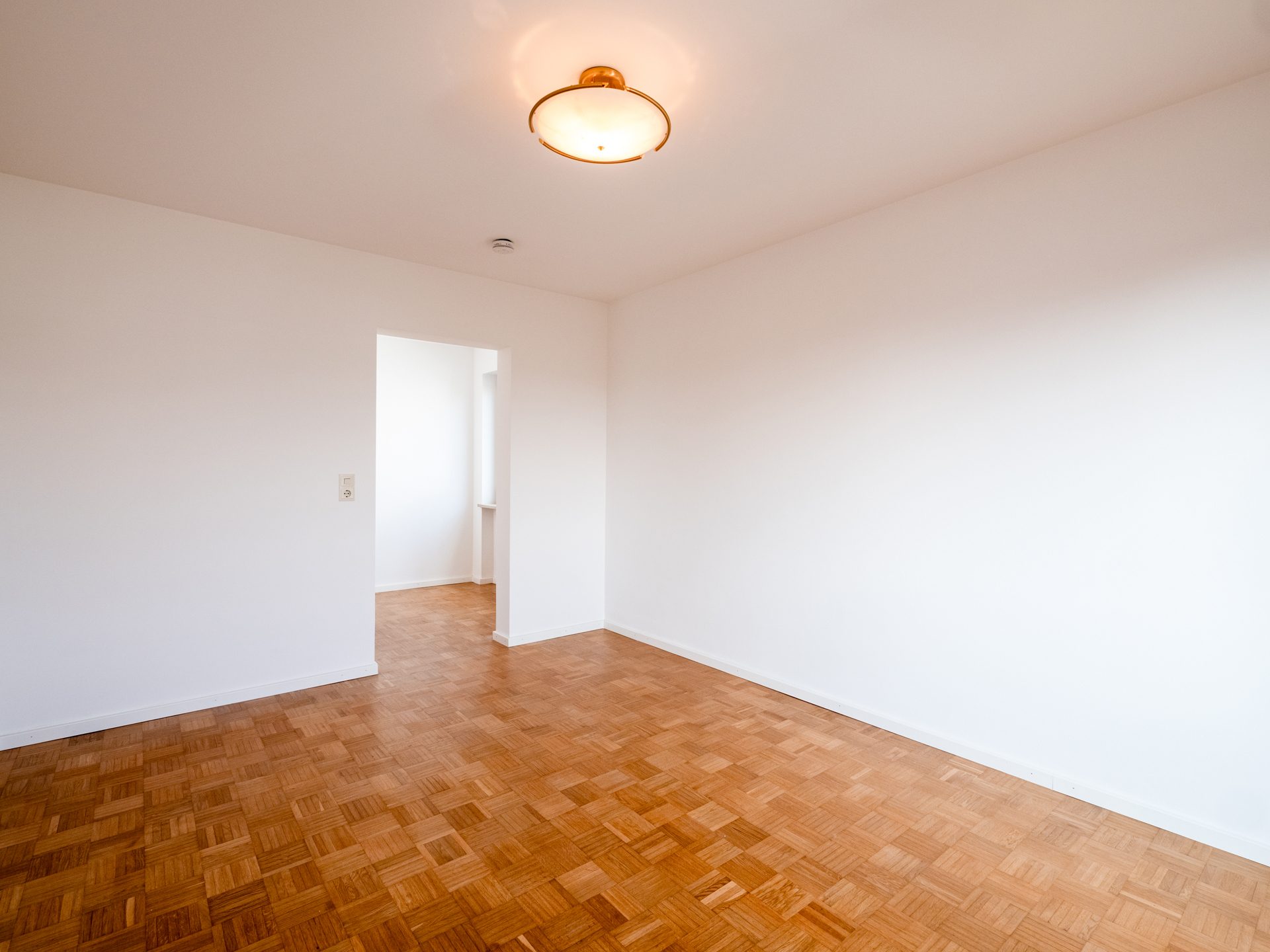 Veltrup Immobilien - Immobilienangebot - Gilching - Wohnen - WOHNEN. ENTSPANNEN. LEBEN:
DOPPELHAUSHÄLFTE MIT GARTEN ZUM WOHLFÜHLEN