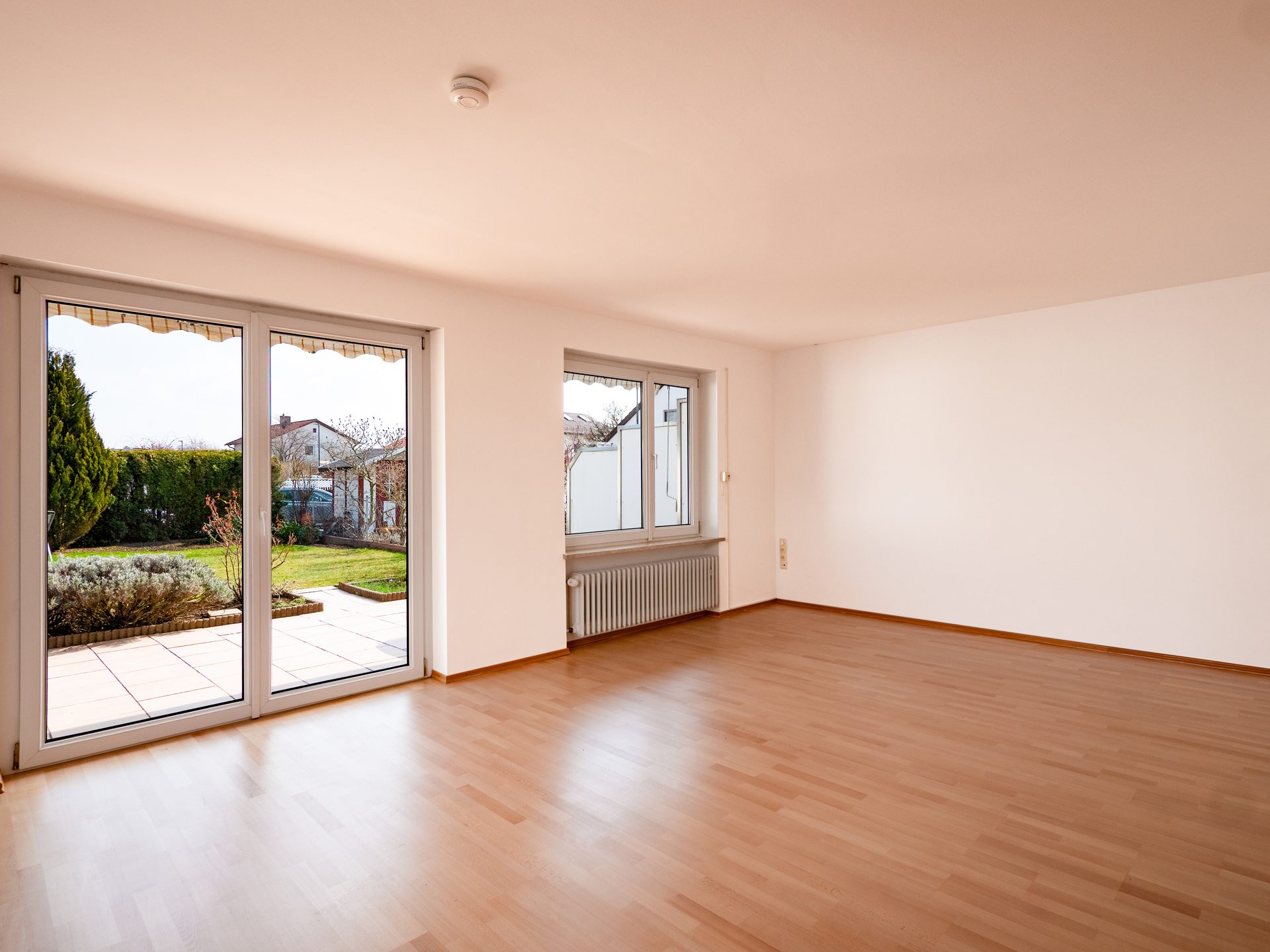 Veltrup Immobilien - Immobilienangebot - Gilching - Wohnen - WOHNEN. ENTSPANNEN. LEBEN:
DOPPELHAUSHÄLFTE MIT GARTEN ZUM WOHLFÜHLEN