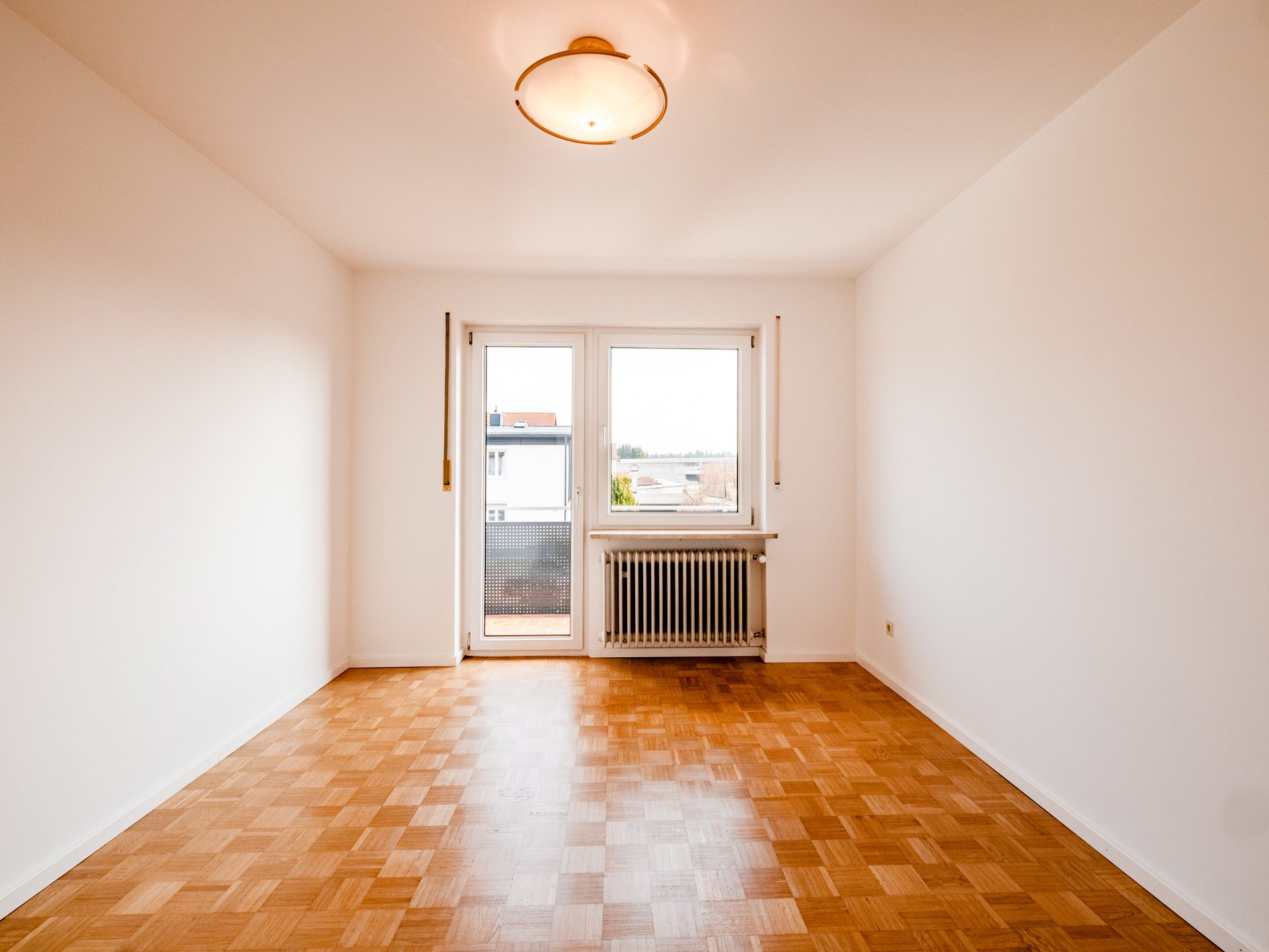 Veltrup Immobilien - Immobilienangebot - Gilching - Wohnen - WOHNEN. ENTSPANNEN. LEBEN:
DOPPELHAUSHÄLFTE MIT GARTEN ZUM WOHLFÜHLEN