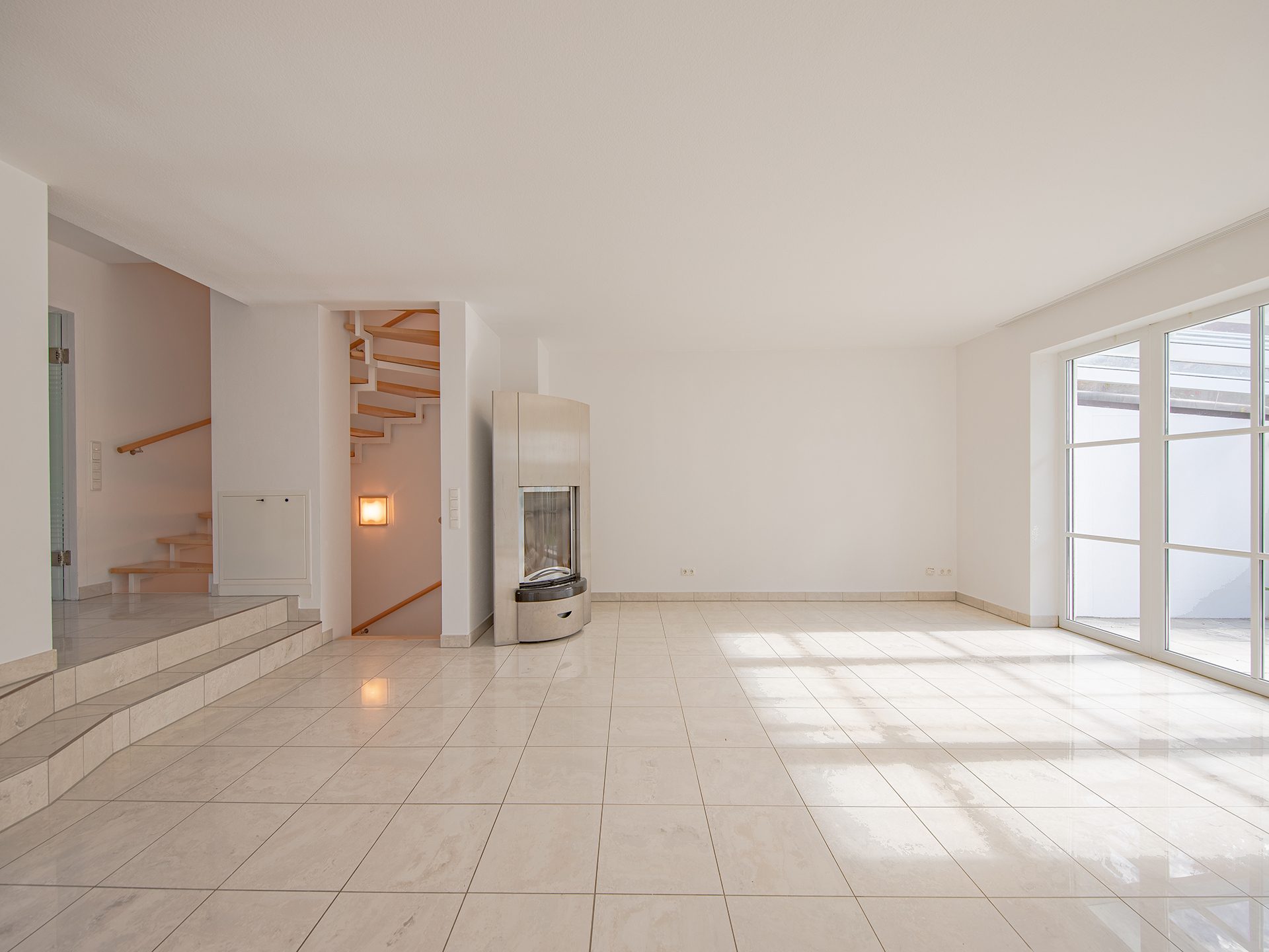 Veltrup Immobilien - Immobilienangebot - Gröbenzell - Wohnen - MEHR ALS EIN ZUHAUSE: MODERNE UND NACHHALTIGE HAUSHÄLFTE FÜR FAMILIEN IN GRÖBENZELL