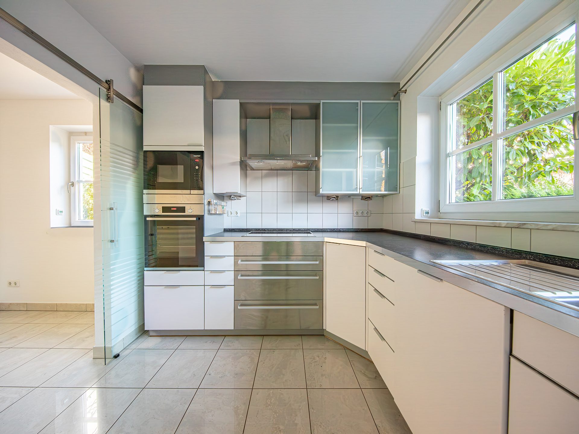 Veltrup Immobilien - Immobilienangebot - Gröbenzell - Wohnen - MEHR ALS EIN ZUHAUSE: MODERNE UND NACHHALTIGE HAUSHÄLFTE FÜR FAMILIEN IN GRÖBENZELL
