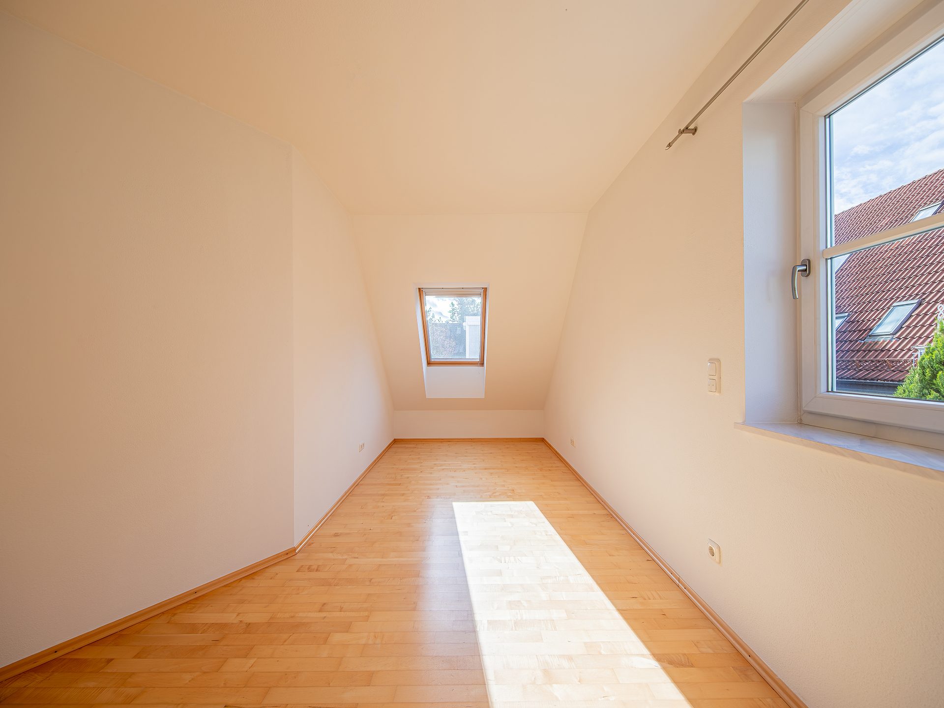 Veltrup Immobilien - Immobilienangebot - Gröbenzell - Wohnen - MEHR ALS EIN ZUHAUSE: MODERNE UND NACHHALTIGE HAUSHÄLFTE FÜR FAMILIEN IN GRÖBENZELL